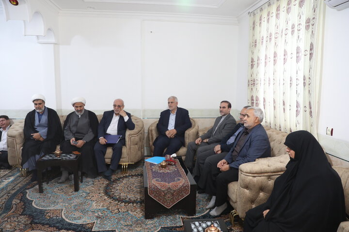 اعضا کمیسیون اصل نود با خانواده شهید شیرخانی