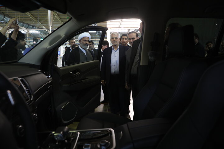 بازدید اعضا کمیسیون اصل نود از صنایع خودرو سازی استان کرمان