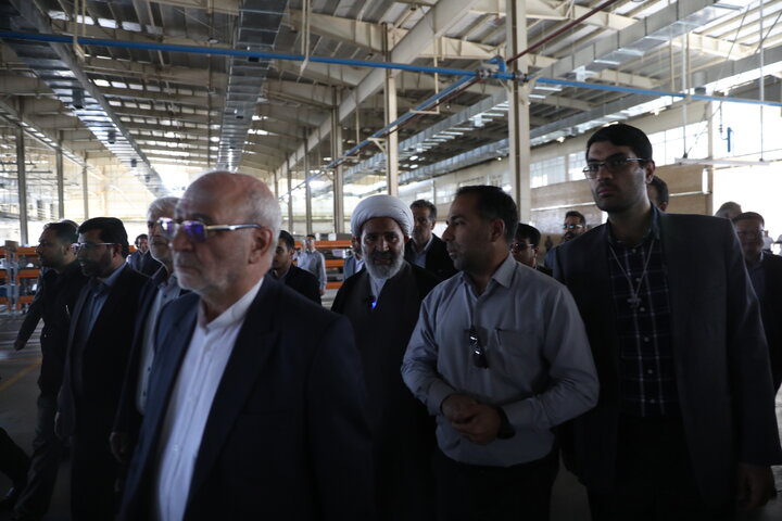 بازدید اعضا کمیسیون اصل نود از صنایع خودرو سازی استان کرمان