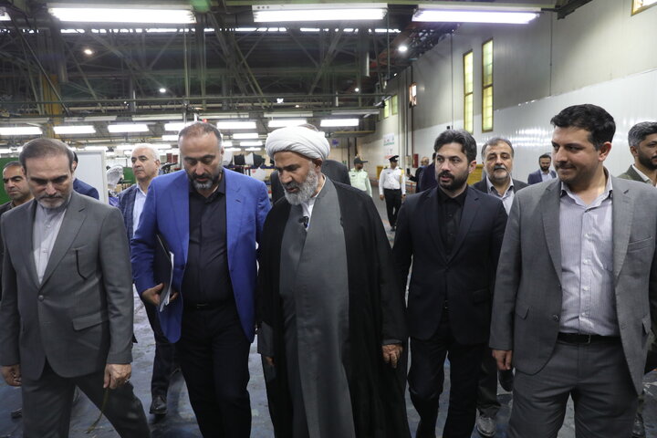بازدید اعضا کمیسیون اصل نود از صنایع خودرو سازی استان کرمان