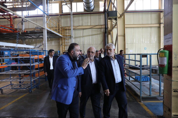 بازدید اعضا کمیسیون اصل نود از صنایع خودرو سازی استان کرمان