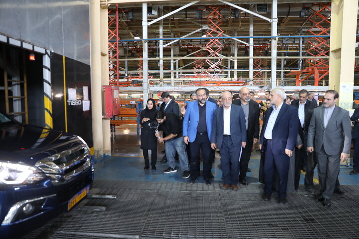 بازدید اعضا کمیسیون اصل نود از صنایع خودرو سازی استان کرمان