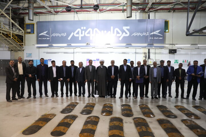 بازدید اعضا کمیسیون اصل نود از صنایع خودرو سازی استان کرمان