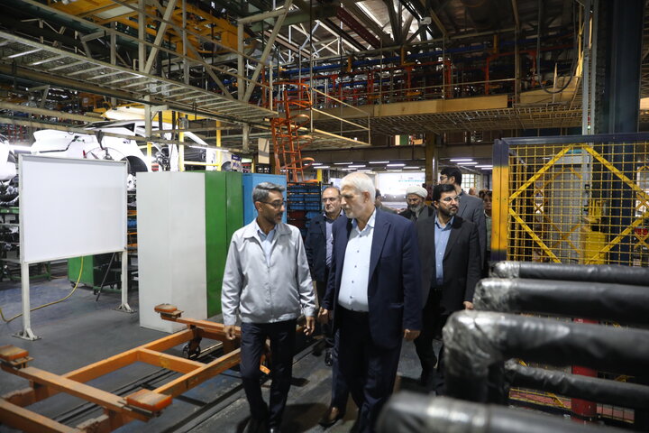 بازدید اعضا کمیسیون اصل نود از صنایع خودرو سازی استان کرمان