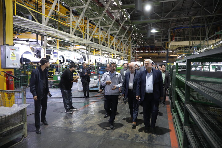 بازدید اعضا کمیسیون اصل نود از صنایع خودرو سازی استان کرمان