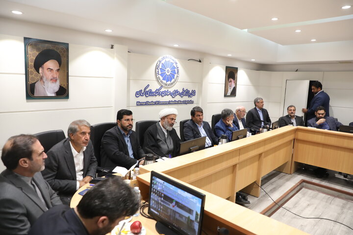 نشست مشترک اعضا کمیسیون اصل نود با فعالین اقتصادی استان کرمان