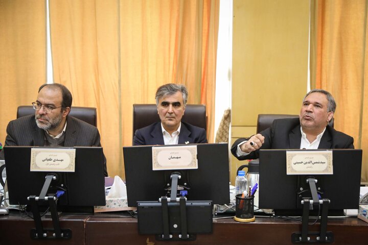 جلسه کمیسیون اقتصادی با حضور وزیر اقتصاد و رئیس کل بانک مرکزی