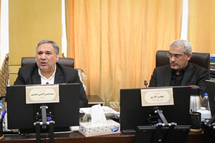 جلسه کمیسیون اقتصادی با حضور وزیر اقتصاد و رئیس کل بانک مرکزی