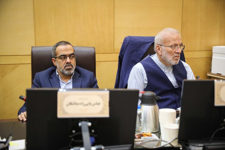 جلسه کمیسیون اقتصادی با حضور وزیر اقتصاد و رئیس کل بانک مرکزی