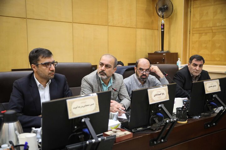 جلسه کمیسیون اقتصادی با حضور وزیر اقتصاد و رئیس کل بانک مرکزی