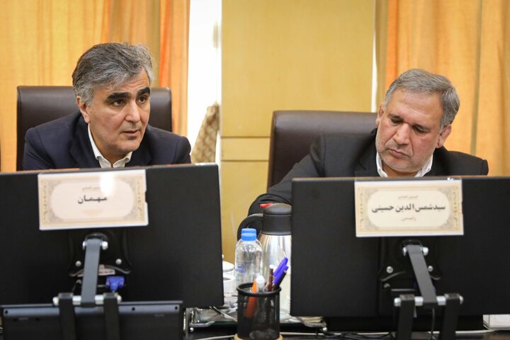 جلسه کمیسیون اقتصادی با حضور وزیر اقتصاد و رئیس کل بانک مرکزی