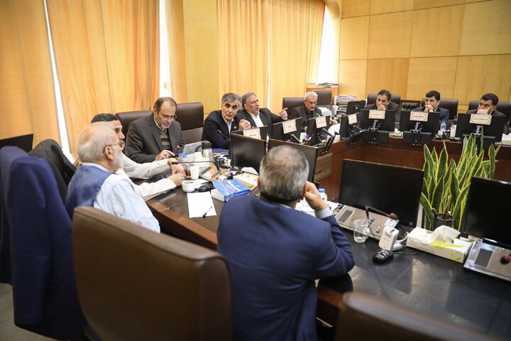 جلسه کمیسیون اقتصادی با حضور وزیر اقتصاد و رئیس کل بانک مرکزی