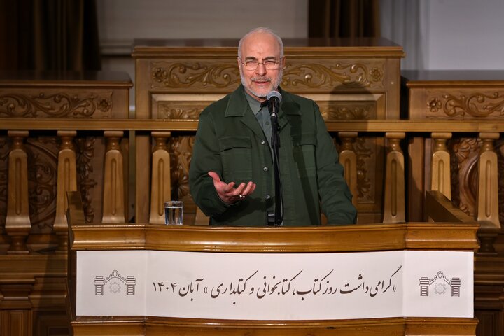 کتاب، خون جاری در رگ‌های جامعه است