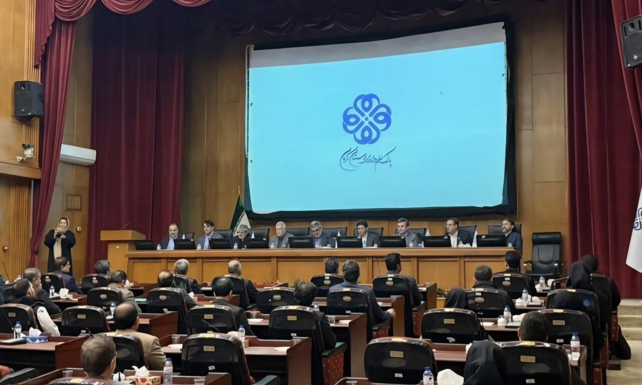 حضور حسن پور در دیدار با جمعی از شرکت‌های دانش‌بنیان/اعلام آمادگی وزارت دفاع برای سرمایه‌گذاری در طرح‌های فناورانه و صنعتی استان کرمان