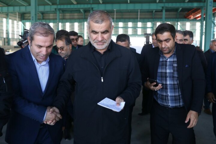 بازدید نیکزاد از چند شرکت در حال احداث در شهرک صنعتی پرفسور هشترودی