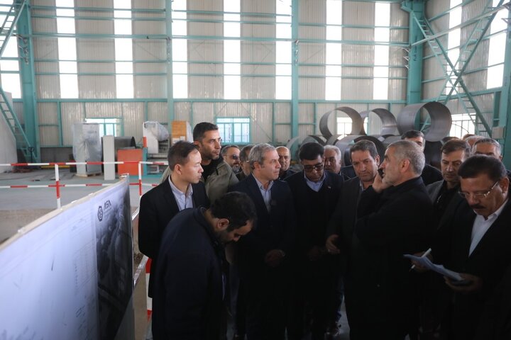 بازدید نیکزاد از چند شرکت در حال احداث در شهرک صنعتی پرفسور هشترودی