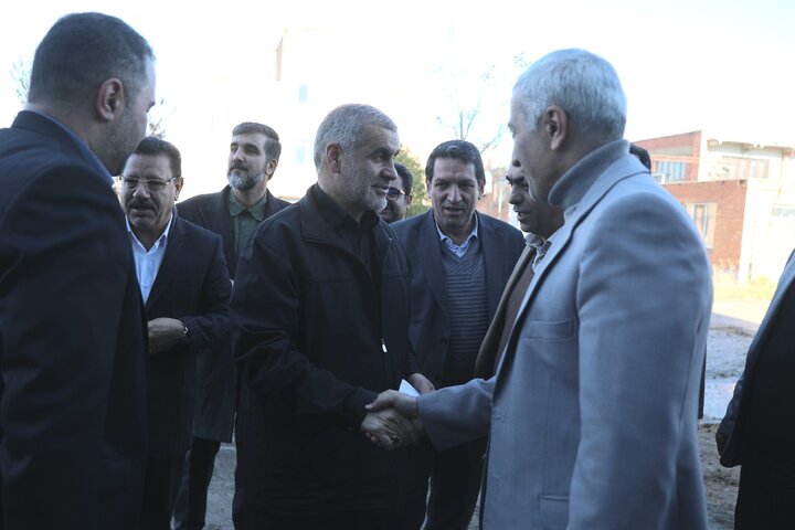 بازدید نیکزاد از چند شرکت در حال احداث در شهرک صنعتی پرفسور هشترودی