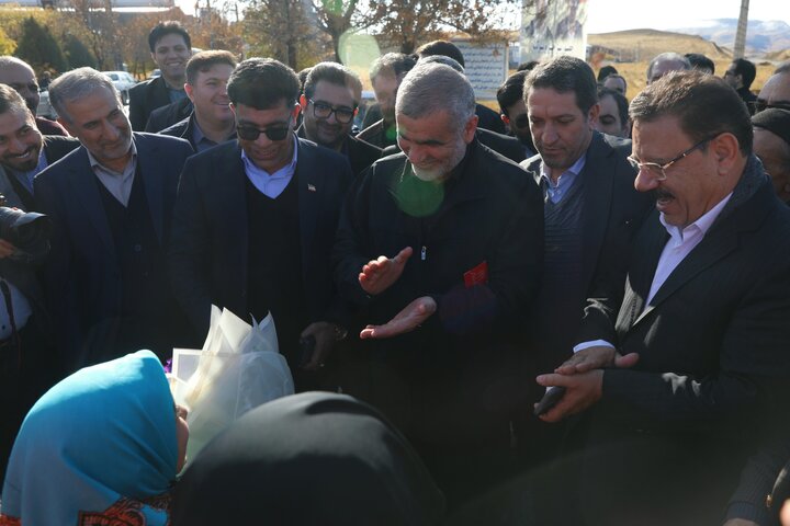 استقبال از نیکزاد و ادای احترام به مقام شهدای گمنام شهرستان هشترود