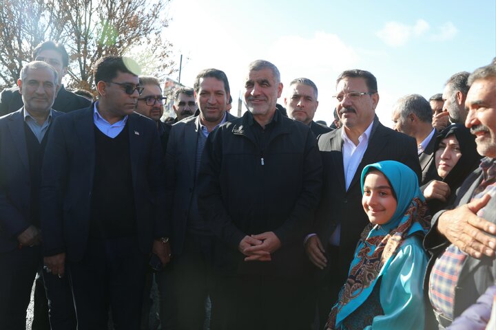 استقبال از نیکزاد و ادای احترام به مقام شهدای گمنام شهرستان هشترود