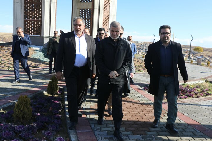 استقبال از نیکزاد و ادای احترام به مقام شهدای گمنام شهرستان هشترود