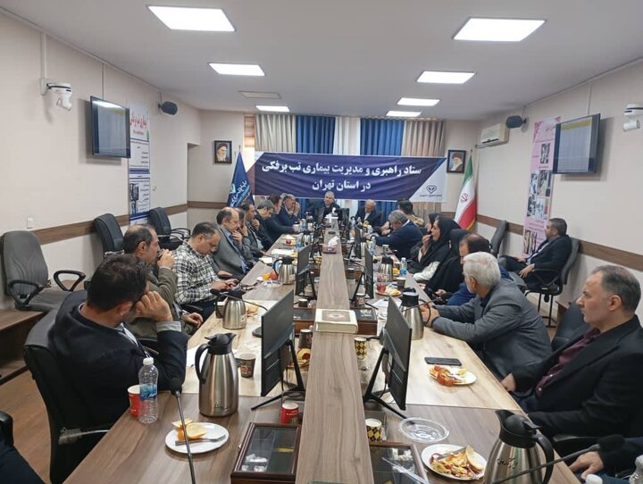 حضور جمعی از نمایندگان تهران در اداره کل دامپزشکی تهران/ علل شیوع تب برفکی دام بررسی شد