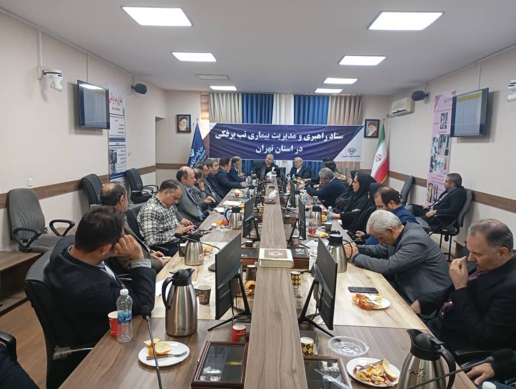 حضور جمعی از نمایندگان تهران در اداره کل دامپزشکی تهران/ علل شیوع تب برفکی دام بررسی شد