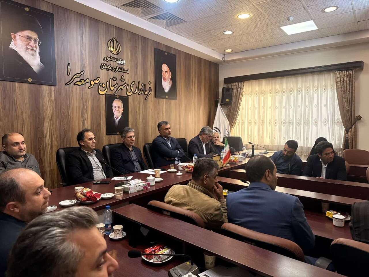 نشست رحمت زاده با دهیاران و شوراهای اسلامی بخش تولمات/ بررسی مسائل، چالش‌ها و نیازهای روستاهای منطقه