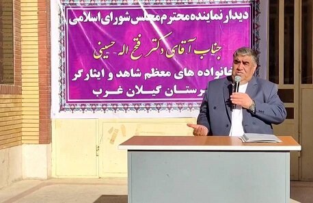 دیدار «فتح الله حسینی»باجانبازان و خانواده ایثارگران روستای نسار دیره/بازدید از بازارچه مرزی تیله‌کوه