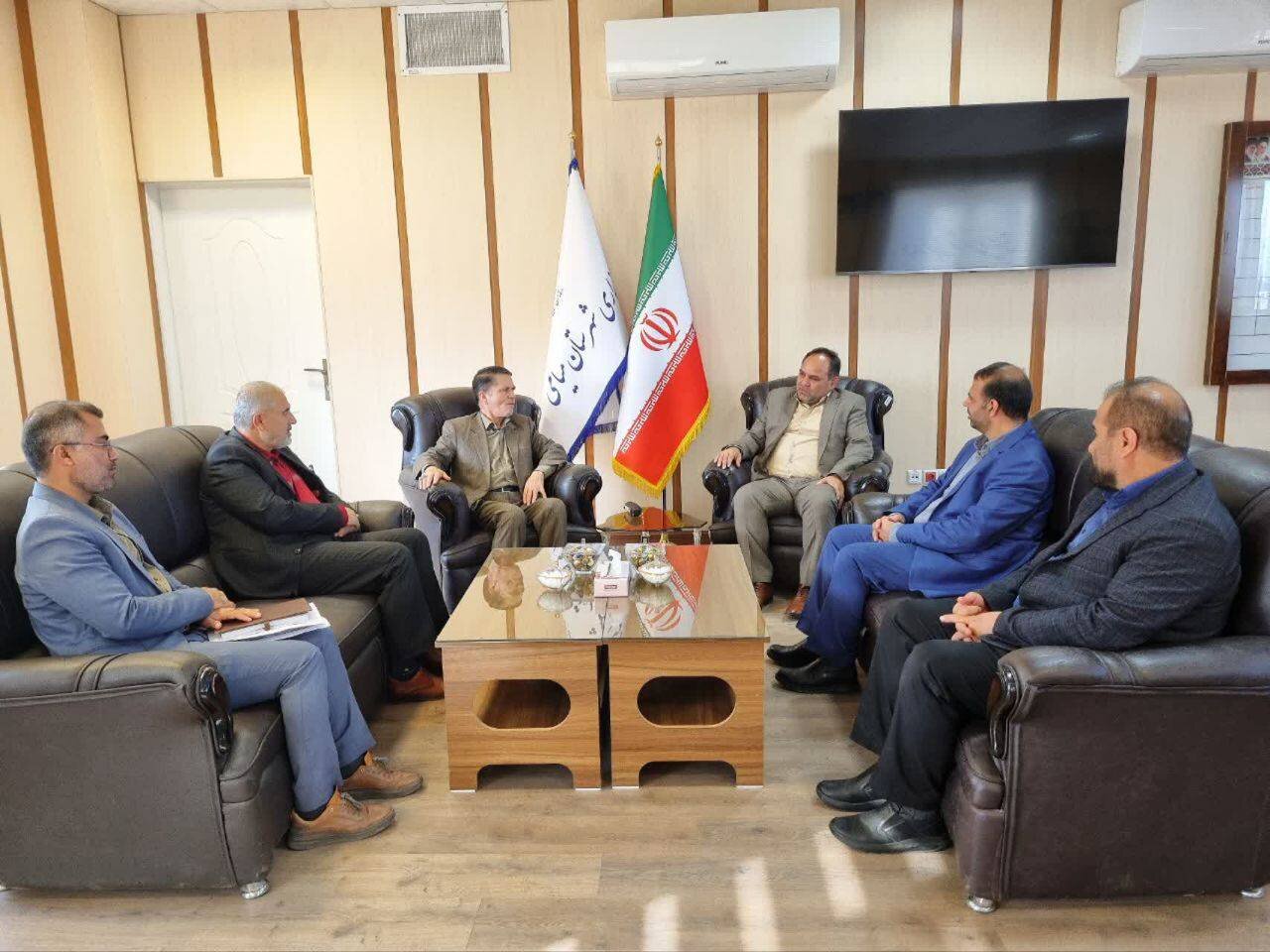 بررسی چالشها و برنامههای توسعهای شهرستان شاهرود