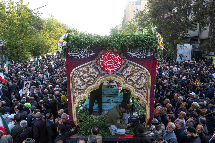 تشییع پیکر ۱۰۰ شهید گمنام دفاع مقدس در تهران