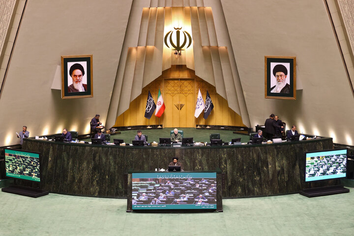 نشست علنی امروز ۴ آذر ماه مجلس آغاز شد