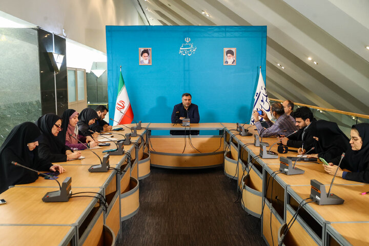 نشست خبری رئیس فراکسیون نظارت بر مناطق آزاد و ویژه اقتصادی مجلس