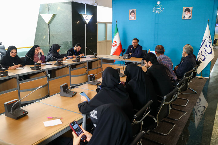 نشست خبری رئیس فراکسیون نظارت بر مناطق آزاد و ویژه اقتصادی مجلس