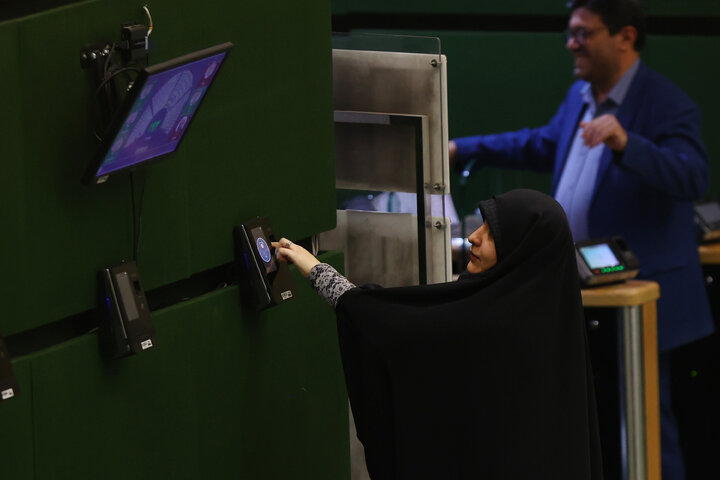 نشست علنی سه شنبه 4 آذرماه مجلس شورای اسلامی