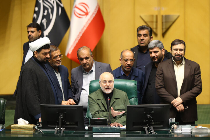 نشست علنی سه شنبه 4 آذرماه مجلس شورای اسلامی