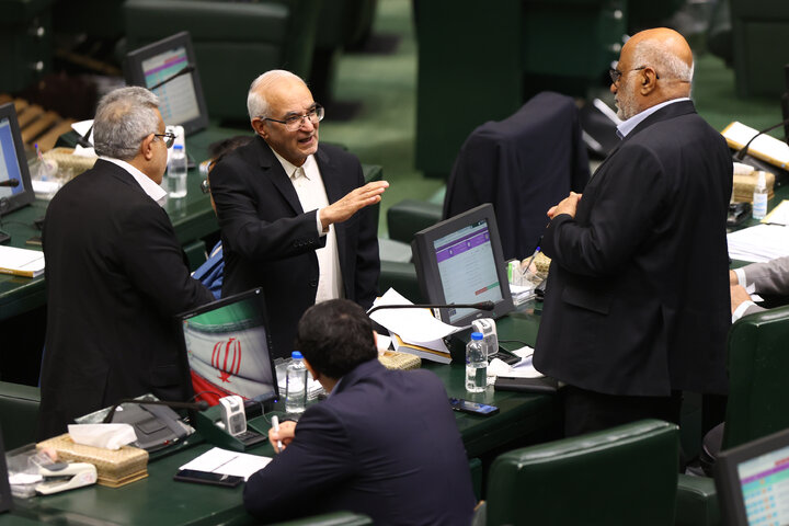 نشست علنی سه شنبه 4 آذرماه مجلس شورای اسلامی