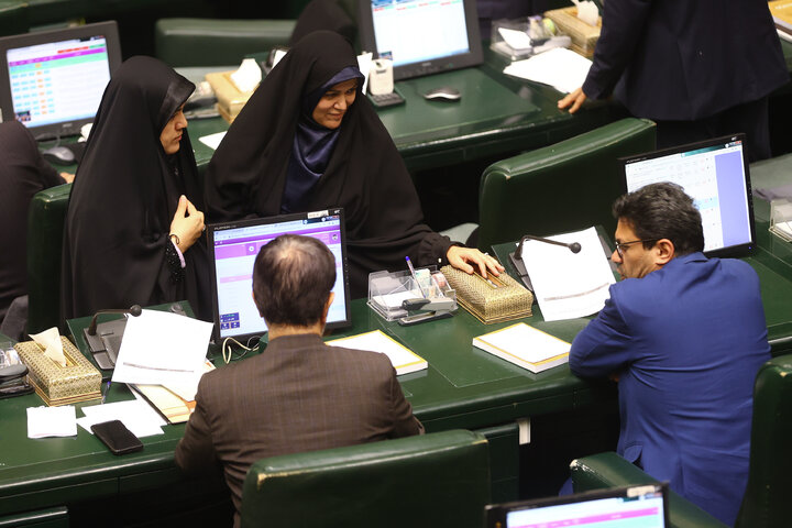 نشست علنی سه شنبه 4 آذرماه مجلس شورای اسلامی