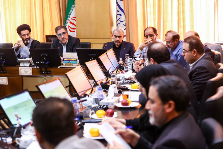 نشست سه شنبه ۴ آذرماه کمیسیون صنایع و معادن با حضور وزیر اقتصاد