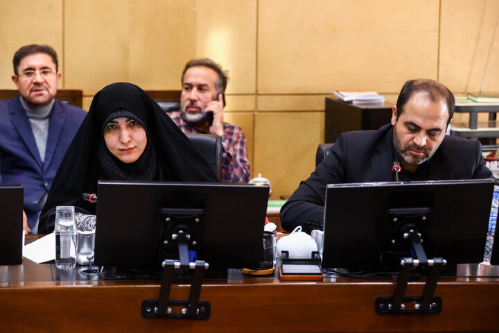 نشست سه شنبه ۴ آذرماه کمیسیون صنایع و معادن با حضور وزیر اقتصاد