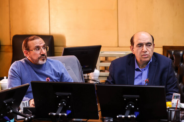 نشست سه شنبه ۴ آذرماه کمیسیون صنایع و معادن با حضور وزیر اقتصاد