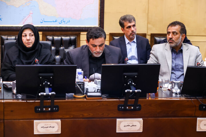 نشست سه شنبه ۴ آذرماه کمیسیون صنایع و معادن با حضور وزیر اقتصاد