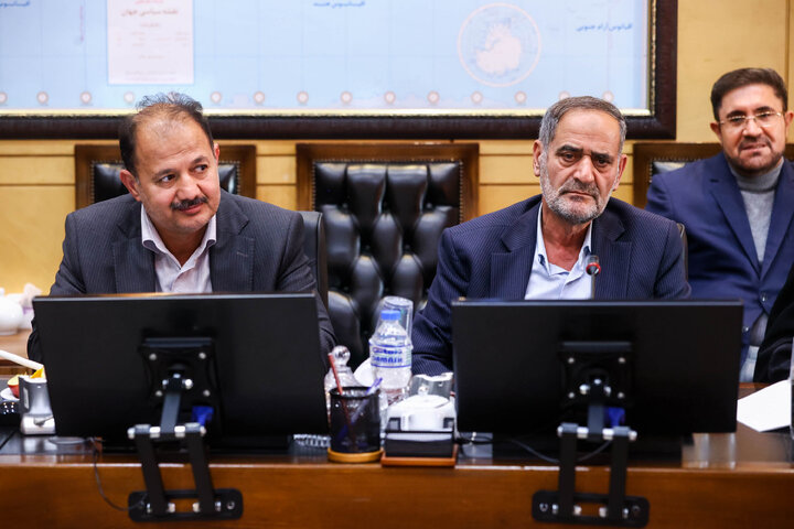 نشست سه شنبه ۴ آذرماه کمیسیون صنایع و معادن با حضور وزیر اقتصاد