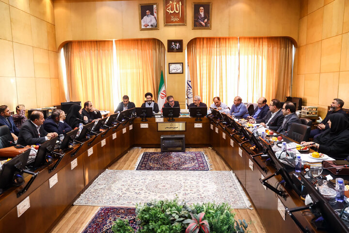 نشست سه شنبه ۴ آذرماه کمیسیون صنایع و معادن با حضور وزیر اقتصاد