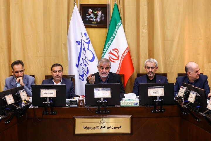 نشست سه شنبه ۴ آذرماه کمیسیون شوراهای مجلس با حضور وزیر اقتصاد