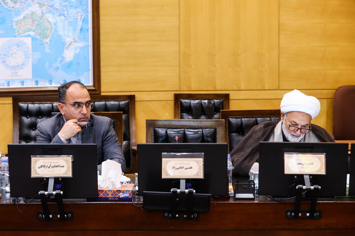 نشست سه شنبه ۴ آذرماه کمیسیون شوراهای مجلس با حضور وزیر اقتصاد