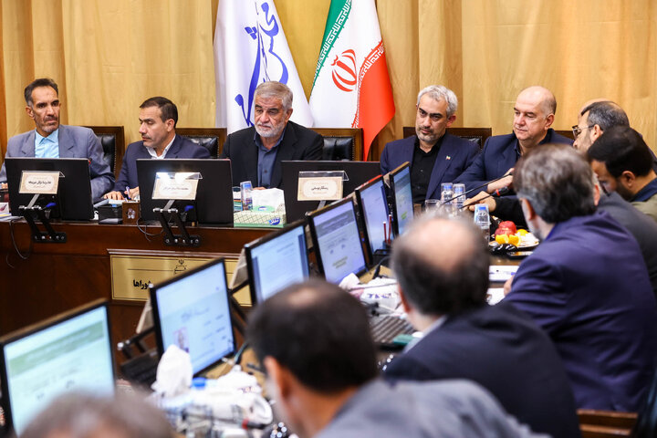 نشست سه شنبه ۴ آذرماه کمیسیون شوراهای مجلس با حضور وزیر اقتصاد