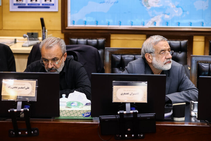 نشست سه شنبه ۴ آذرماه کمیسیون شوراهای مجلس با حضور وزیر اقتصاد