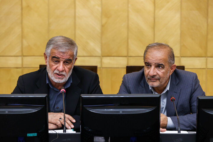 نشست مشترک کمیسیون‌های کشاورزی و شوراها به منظور بررسی وضعیت آتش‌سوزی جنگل‌های شمال کشور