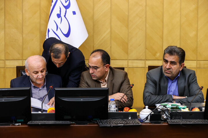 نشست مشترک کمیسیون‌های کشاورزی و شوراها به منظور بررسی وضعیت آتش‌سوزی جنگل‌های شمال کشور