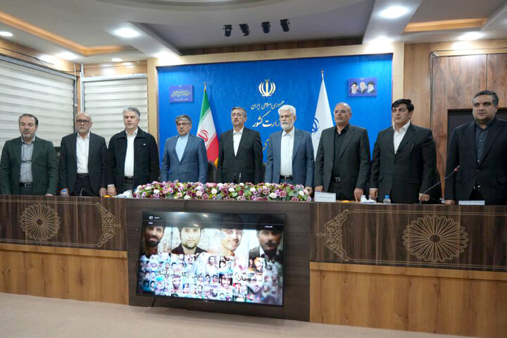 نشست اعضای کمیسیون بهداشت و درمان مجلس با شورای توسعه و برنامه ریزی استان لرستان